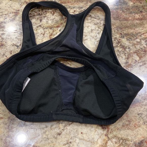 Nike DriFit sports bra with padding, size medium - Picture 4 of 4